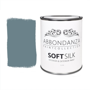 Lak Soft Silk Denim is een vergrijsd blauw, heel goed te combineren met het donkerder Antique Blue (426)